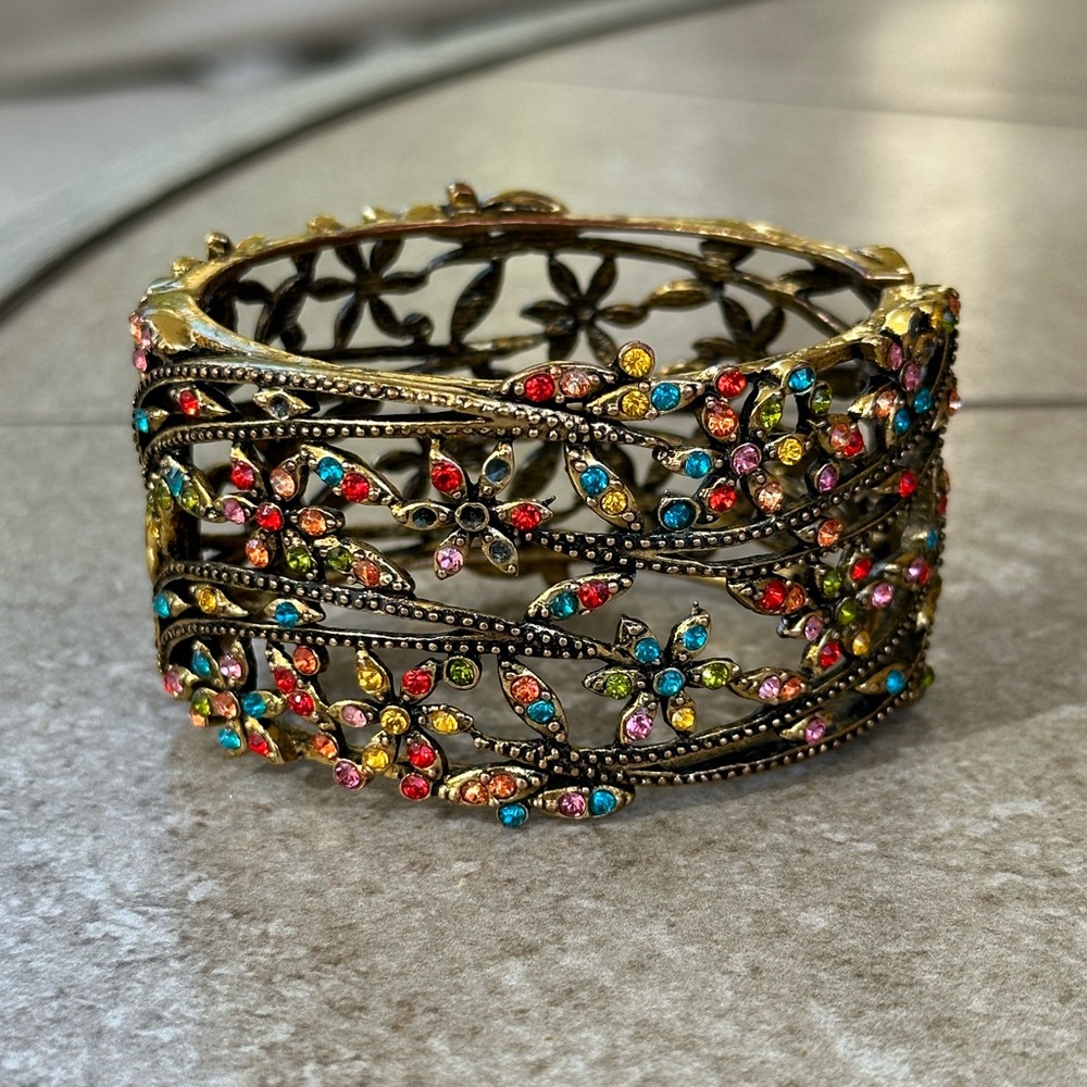 VTG multicolored flowered gemstones & gold floral design bangle bracelet